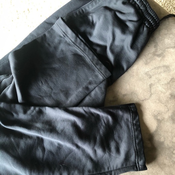 Black size small men's sweatpants. - Picture 3 of 4